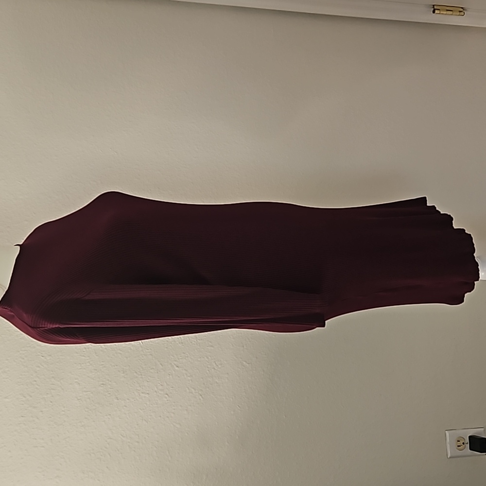 Women's Tahari Dress Size M In A Rich Wine Color. - Picture 6 of 11